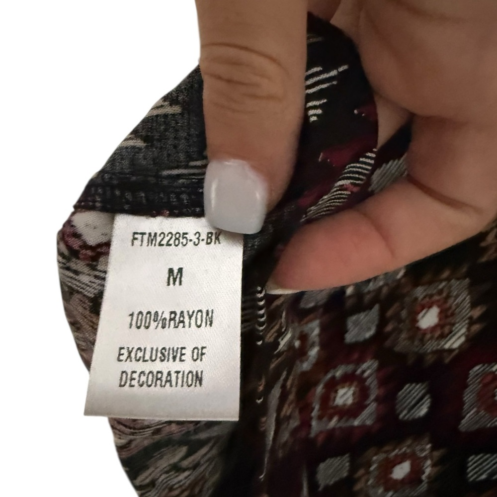 NWT THML Black Multicolor Ikat Print Floral Short Sleeve Blouse 100% Rayon - Picture 6 of 6